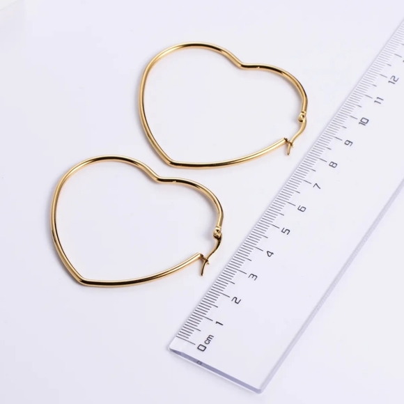 New 18k Gold Plated Heart Hoop Earrings - Picture 5 of 6